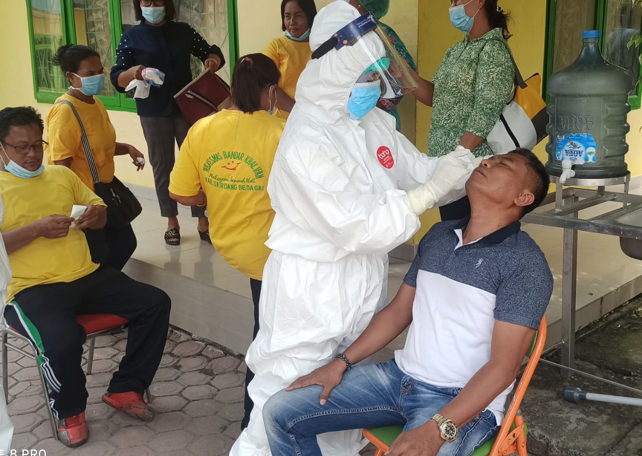 Pulang Bimtek dari Bandung, Sejumlah Kades di Sergai Lakukan Tes Swab