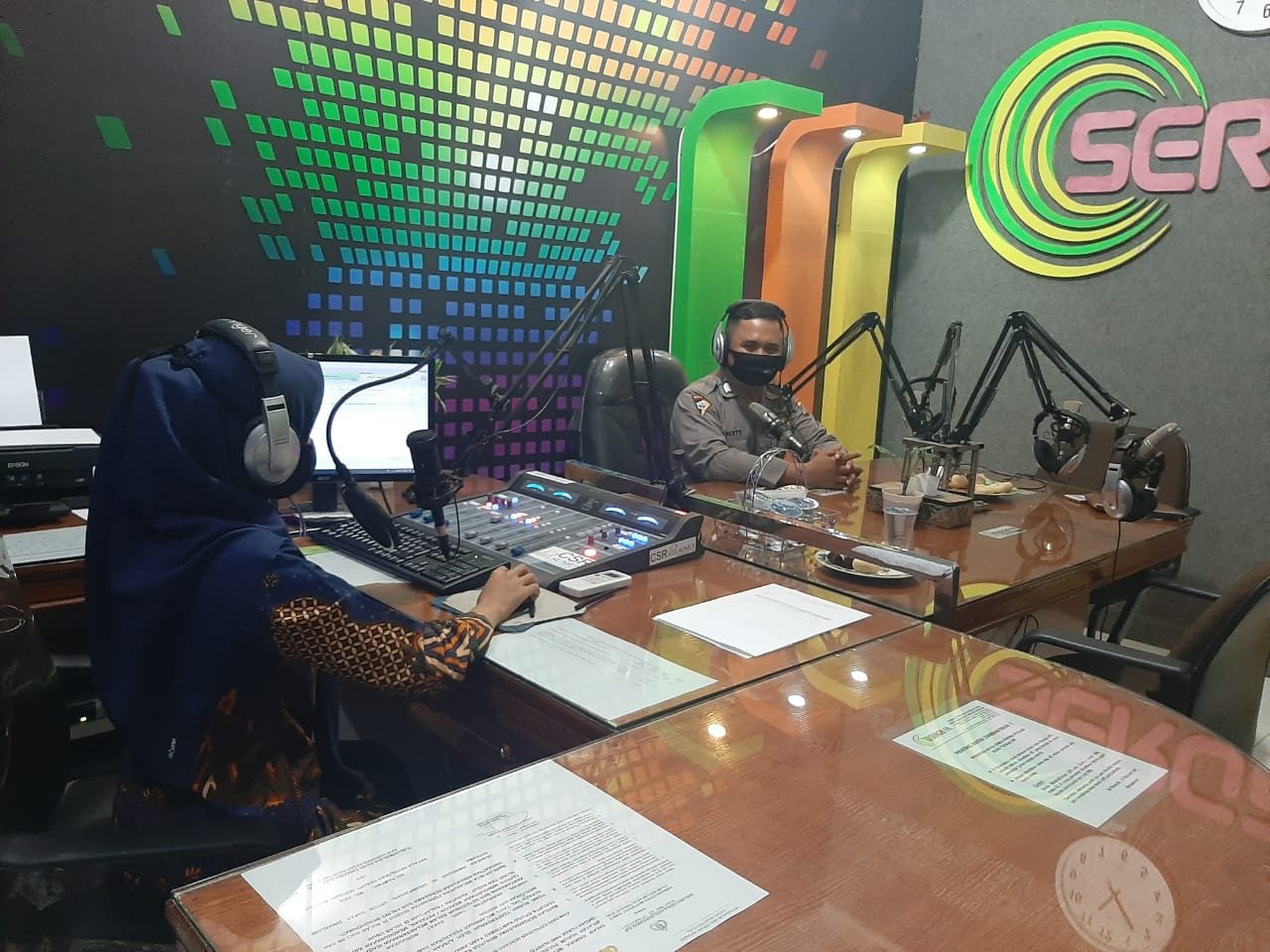 Polres Sergai Ajak Masyarakat Sukseskan Pilkada Damai Melalui Radio