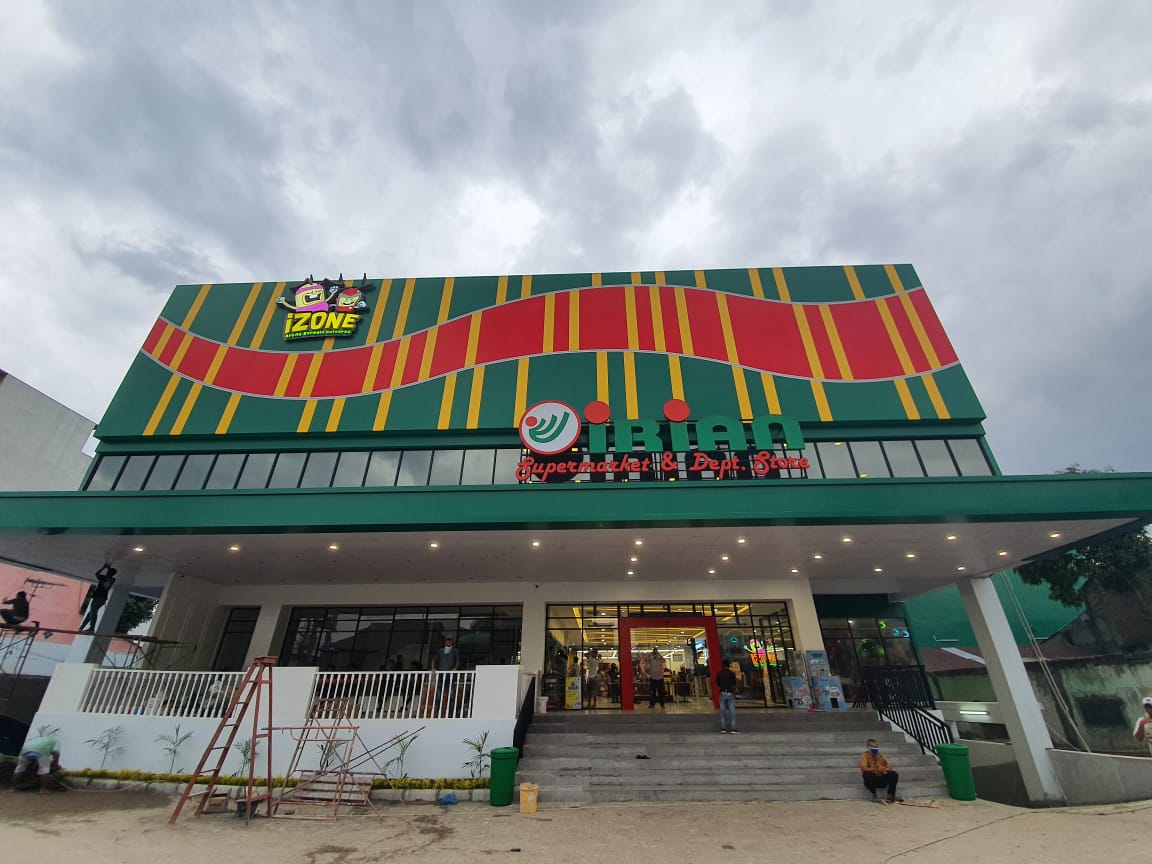 Irian Supermarket Jalan Karya Sei Agul Dilengkapi Wahana Bermain Anak