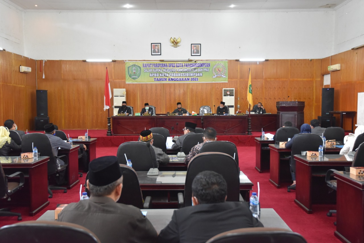 Walikota Irsan Efendi Nasution Hadiri Sidang Paripurna