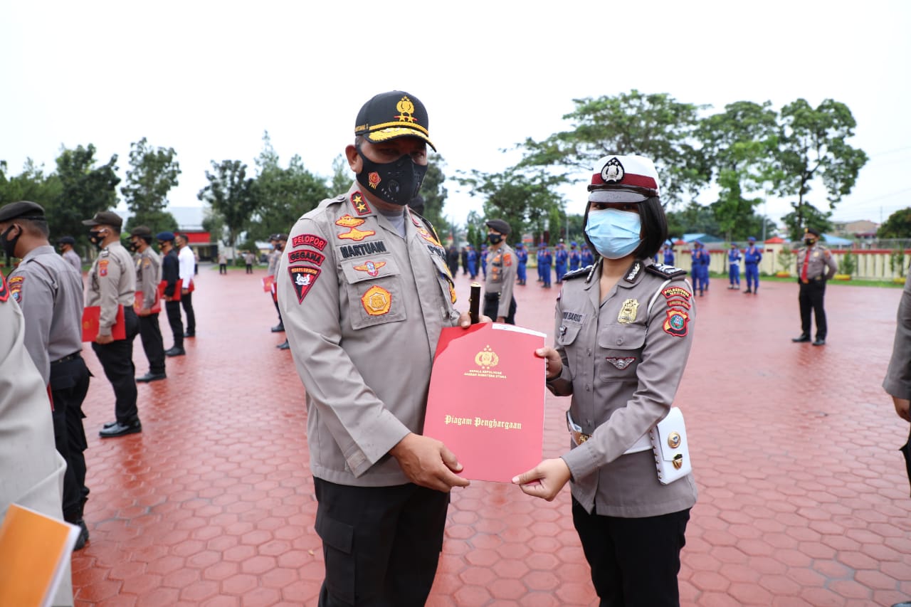 28 Personil Polda Sumut Terima Penghargaan dari Kapolda Sumut