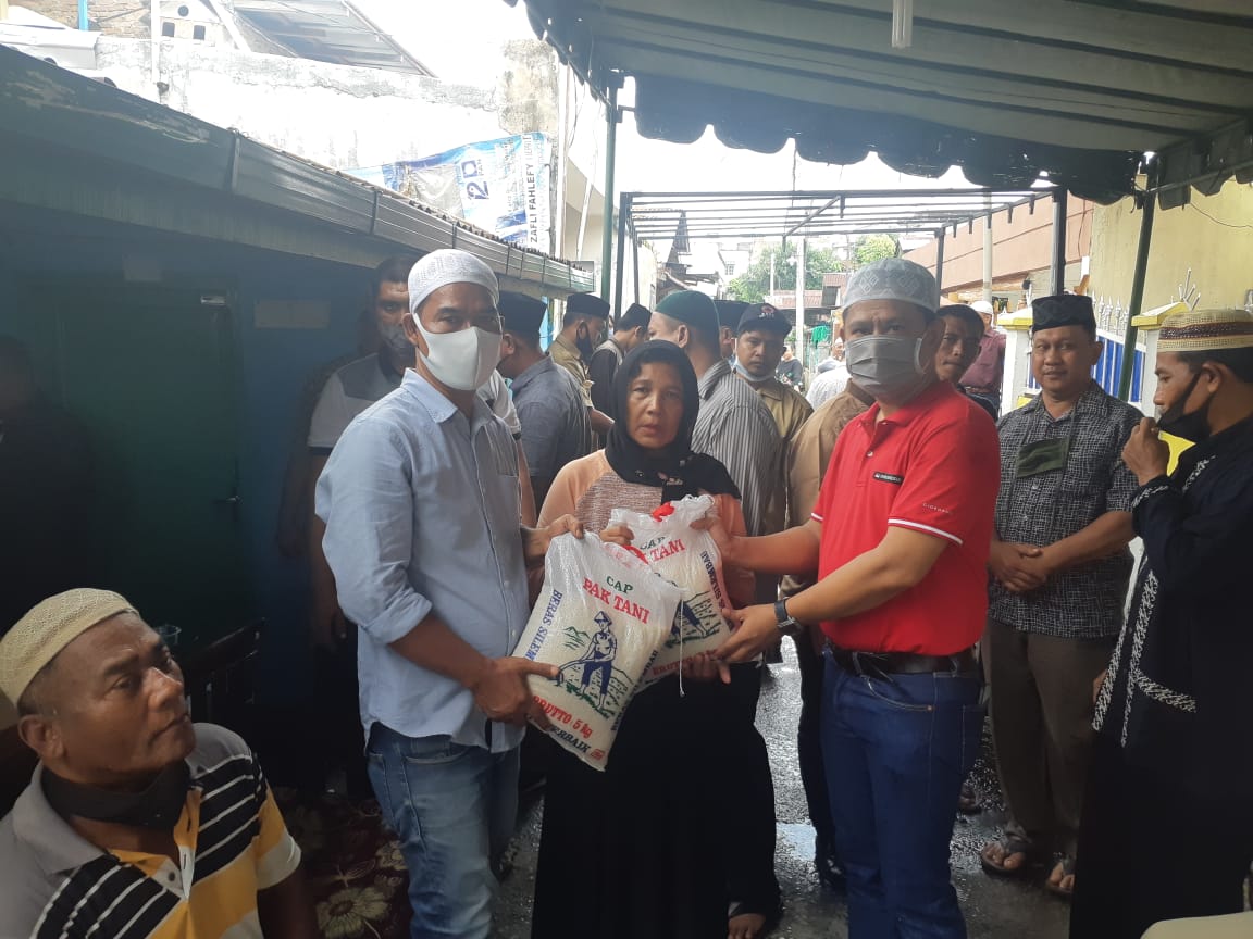 Melayat Kerumah Duka, Ketua Pewarta Berikan Santunan Kepada Keluarga Almarhum Chaidir Ritonga