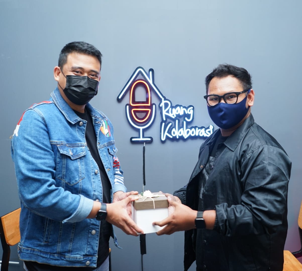 Kostum Official Tim Bobby Nasution Pakai Desain Ihza Mahendra