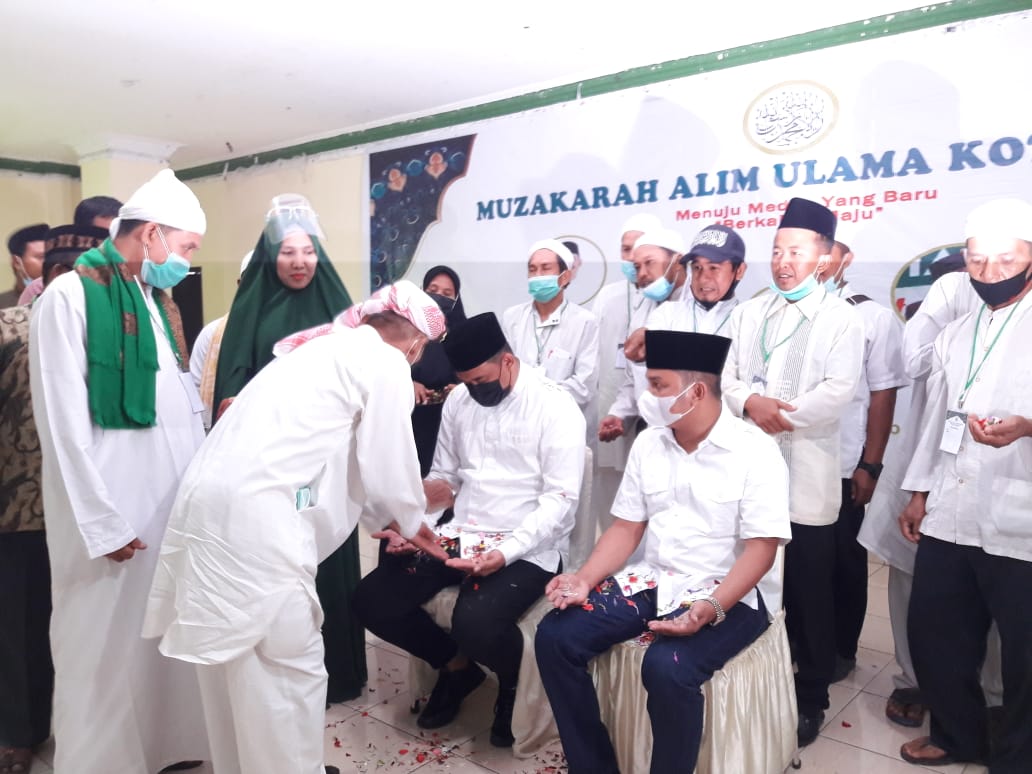 Bobby Nasution Didampingi Bupati Tapteng Terima Dukungan dari Alim Ulama