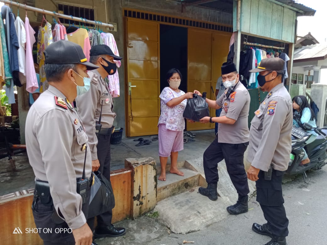 Jumat Barokah Baksos Polsek Medan Area Berbagi Tali Asih