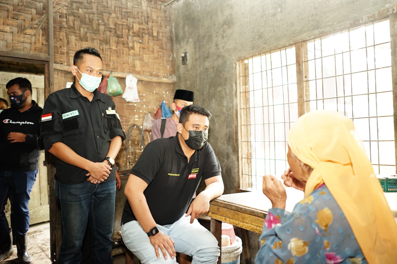 Bobby Nasution Kunjungi Upik Sarifah, Buktikan Pemko Medan Belum Punya Program untuk Lansia