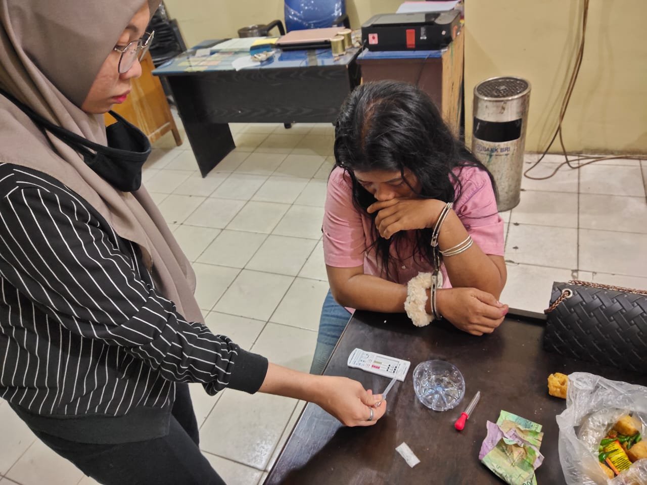 Bawa Shabu Kepenginapan Seorang IRT Dibekuk Satre Narkoba Polres Tanjung Balai