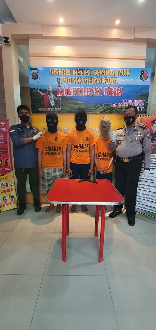 Petugas Gugus Tugas Covid-19 Hantarkan Pemilik Ekstasi ke Polsek Medan Kota