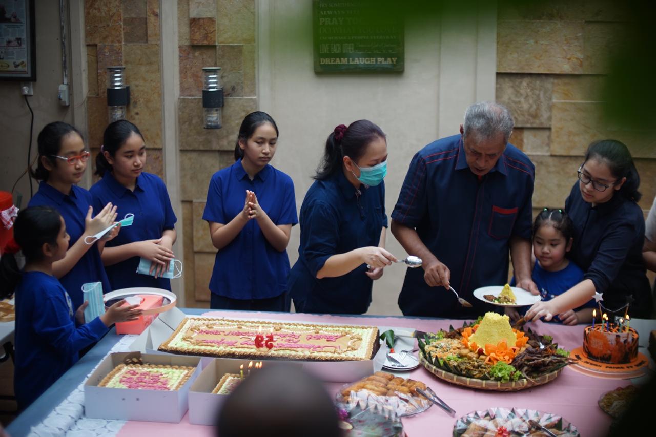 Kodrat Shah Bersyukur Bisa Bermanfaat Bagi Orang Lain, 59 Tahun Ucapkan Terimakasih ke Isteri Tercinta dan Keluarga Selalu Mendukung serta Mendoakan