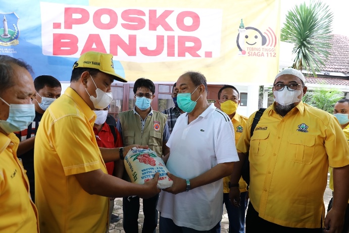 Untuk Rakyat, Golkar Sumut Gerak Cepat  Bantu 2000 Paket Sembako Banjir Tebing Tinggi