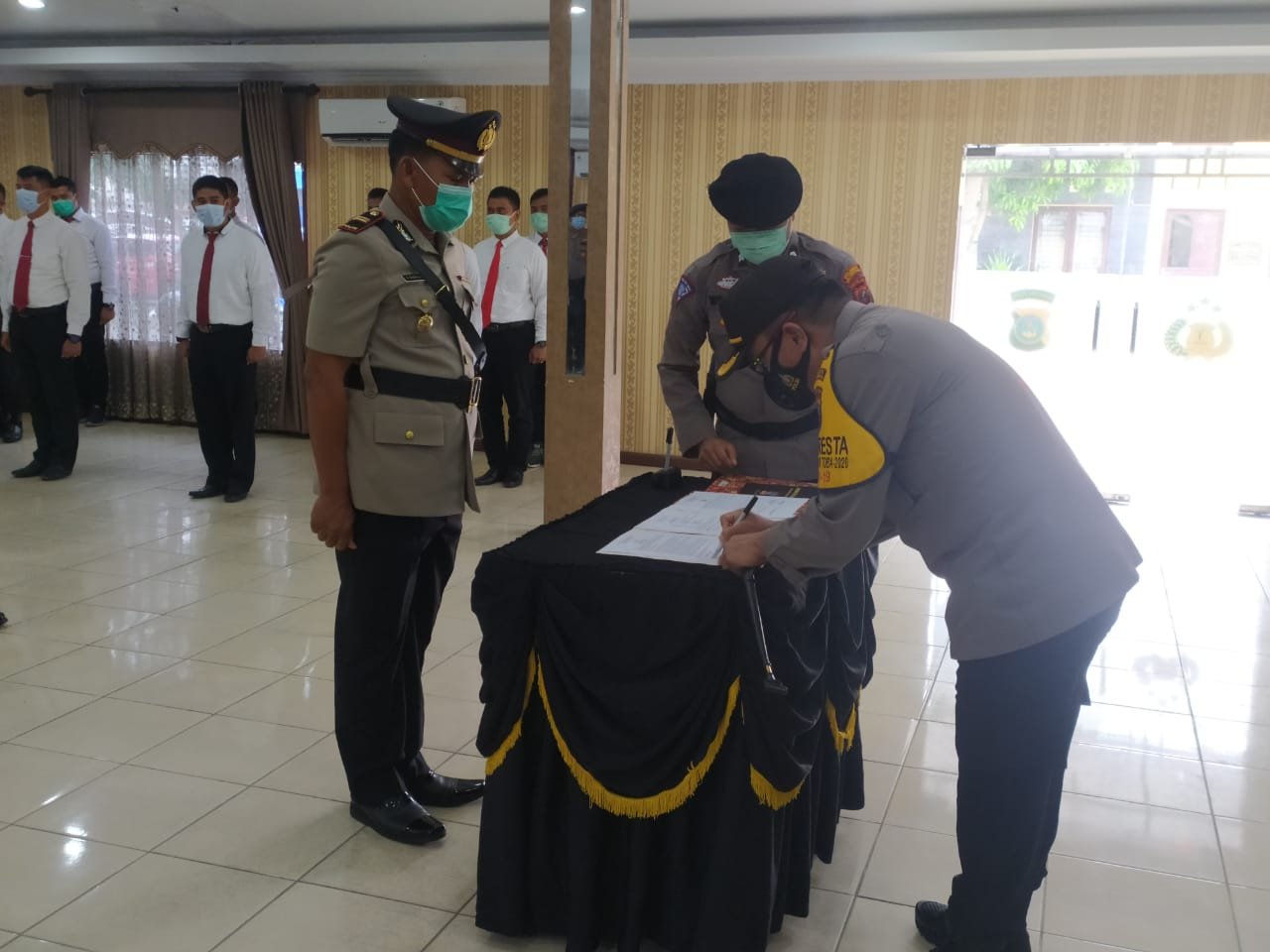 Kapolresta Deli Serdang pimpin Sertijab Kapolsek Beringin, Kombes Pol Yemi Mandagi : Terimakasih kepada Pejabat Lama, Pejabat Baru Segera Menyesuaikan Diri