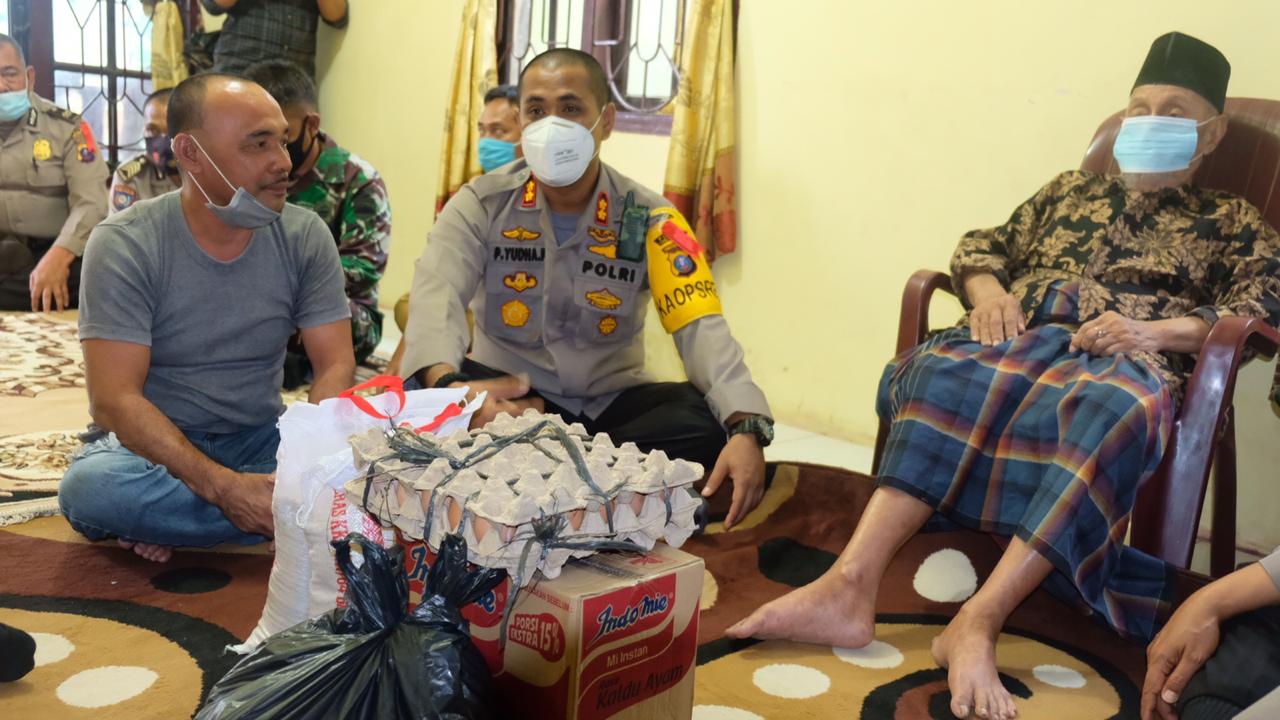 Memperingati Hari Pahlawan, Kapolres Tanjung Balai Kunjungi Rumah Vetran Bapak Ahmad