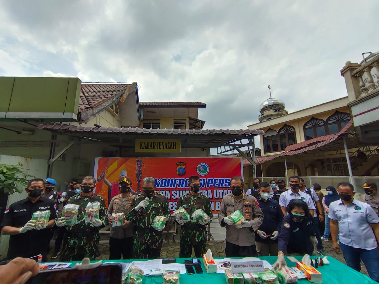 Kapolda Sumut Paparkan Pengungkapan Narkotika Jaringan Internasional, Satres Narkoba Polres Labuhan Batu Tembakati Mati 2 Pelaku, 15 Kg Shabu Disita