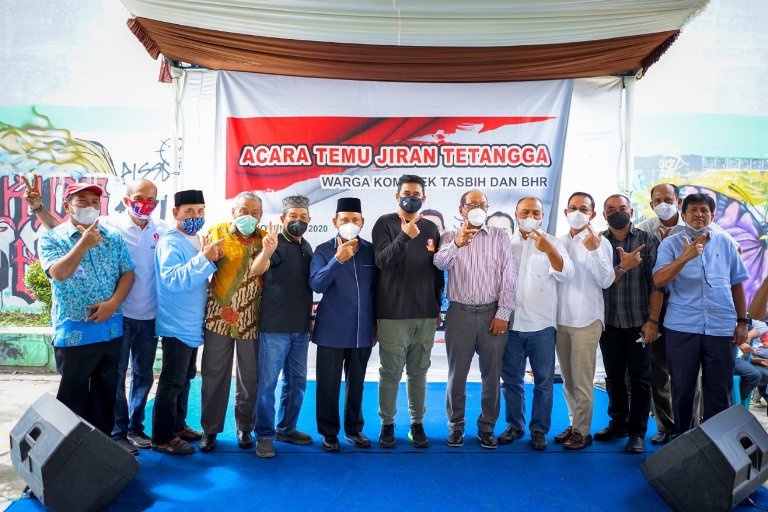 Mohon Dukungan, Kahiyang Ayu Dampingi Suami Sapa Jiran Tetangga