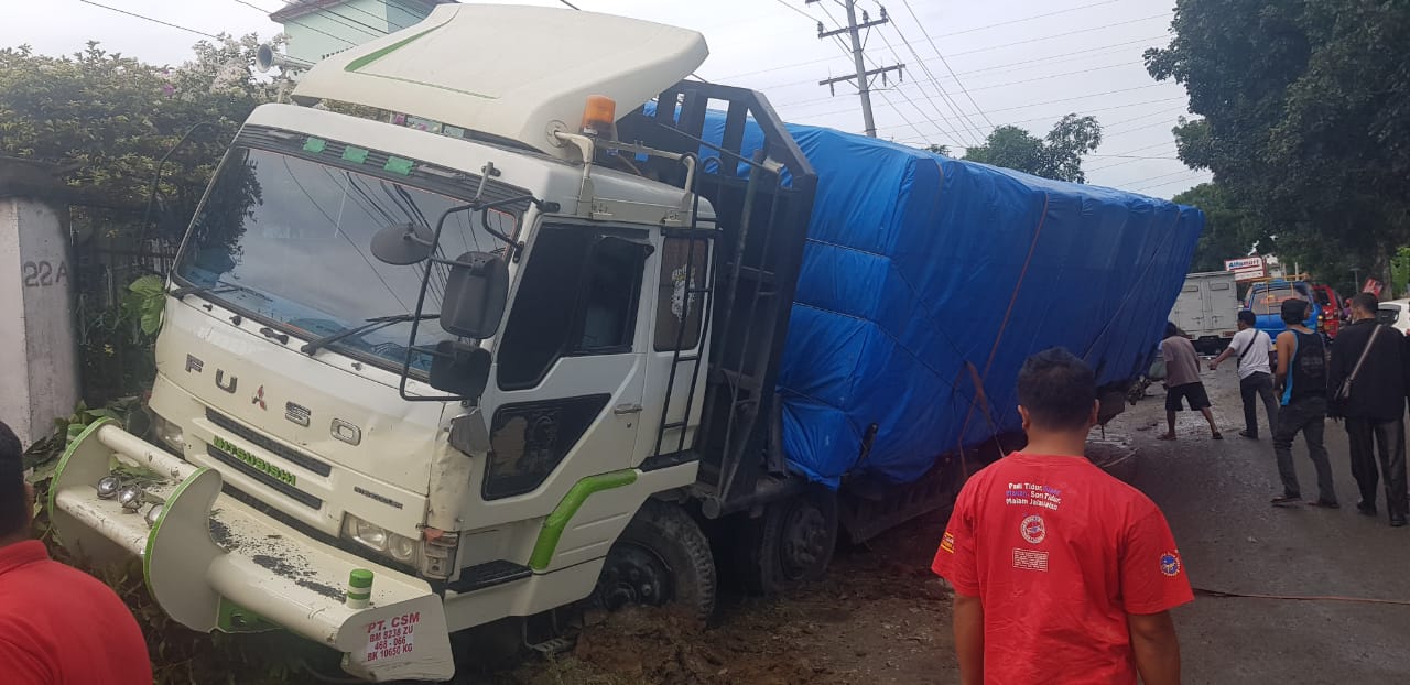 Tabrakan Beruntun 12 Kendaraan di Jl Asahan Siantar, 4 Korban Tewas