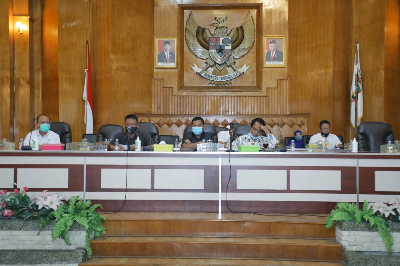 Pjs Â Sekda Bacakan Â Atas Pandangan Umum Fraksi-Fraksi DPRD