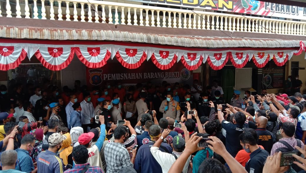 Polrestabes Medan Musnahkan 54, 976, 57 Gram Shabu, 977 Butir Pil Ekstasi, 14 Orang Pengedar Diamankan