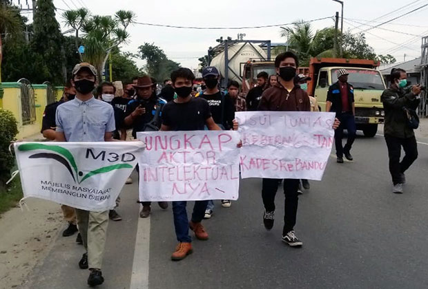 Massa KOMPAK Desak Pjs Bupati Sergai Usut Bimtek Kades ke Bandung