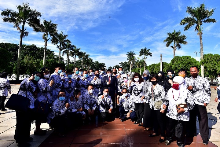 Hari Guru Nasional  Kesejahteraan Guru Honorer Tetap  Menjadi Perhatian Edy Rahmayadi