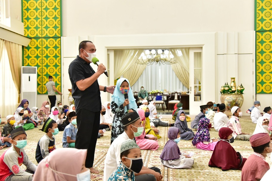 Ketika Gubsu Edy Rahmayadi Bermain Dengan Anak-anak, Ini Katanya