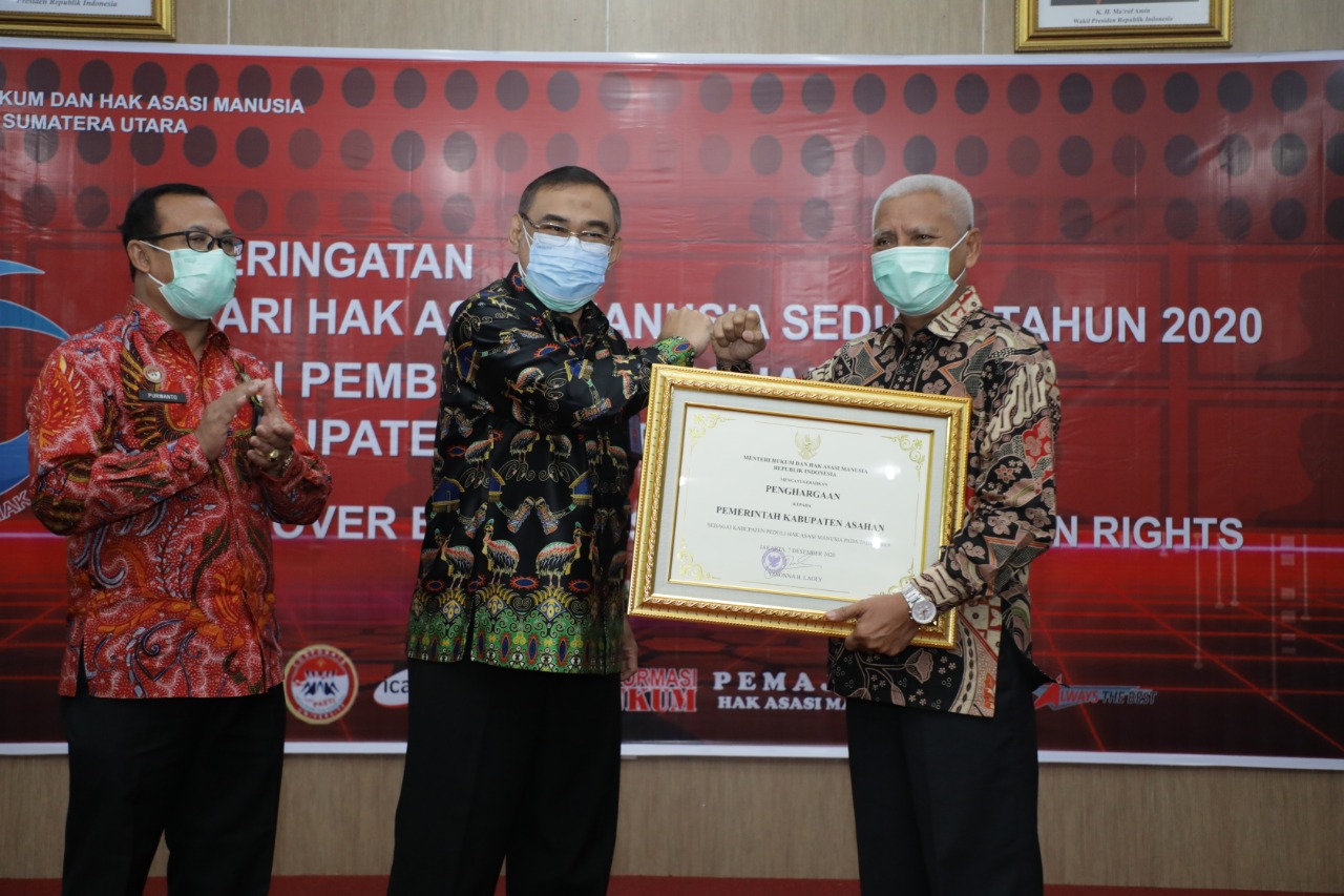 Bupati Asahan Terima Penghargaan Peduli Hak Asasi Manusia