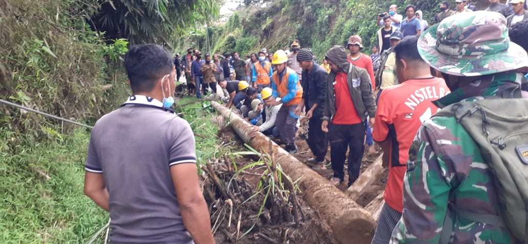 Dandim 0205/Tanah Karo dan Kapolres Turun ke lapangan Tangani Tanah Lonsor