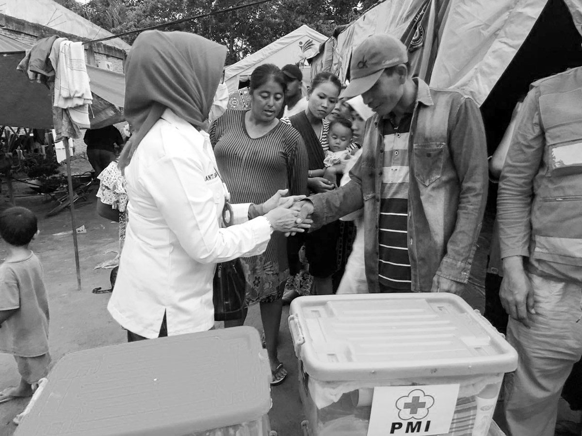 PMI Sergai Serahkan Bantuan ke Korban Banjir