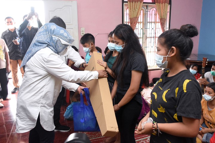 Baksos Jelang Natal ke Panti Asuhan Nawal Berpesan Tetap Bersuka Cita di Tengah Pandemi