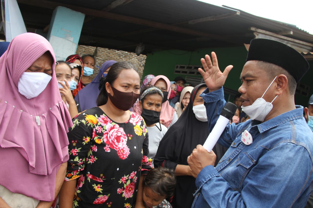 Wiwik Bersama Tim Pemenangan Berikan Bantuan Kepada Korban Angin Puting Beliung Sei Bamban