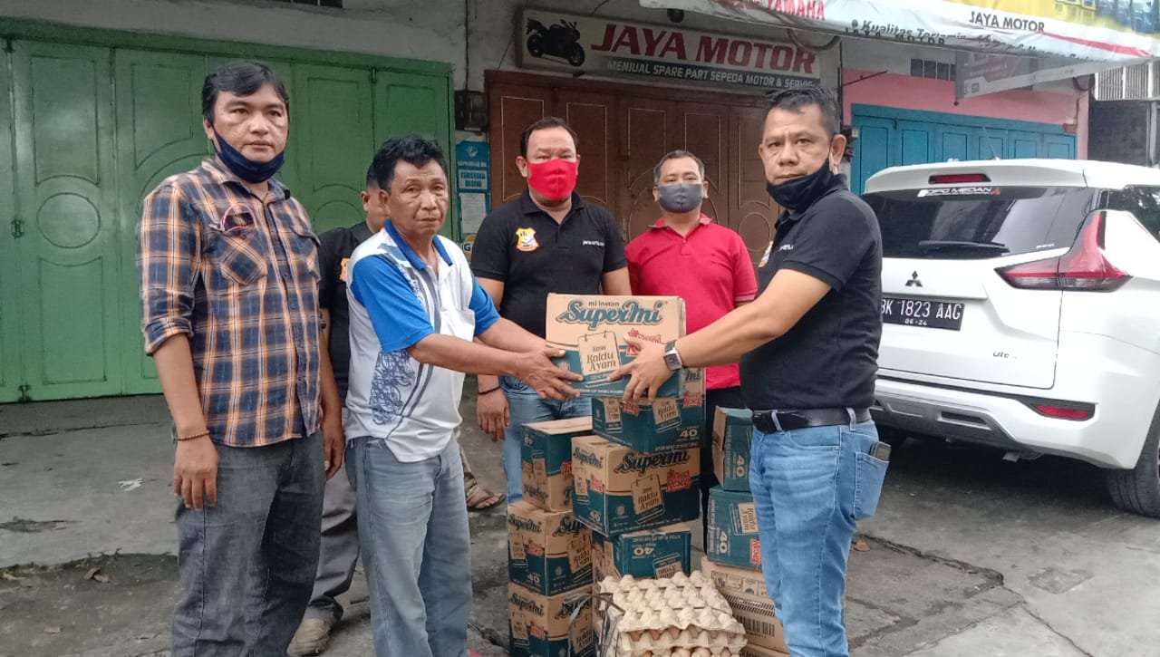 Pewarta Gulirkan Bantuan Sembako Kepada Warga Terdampak Korban Banjir