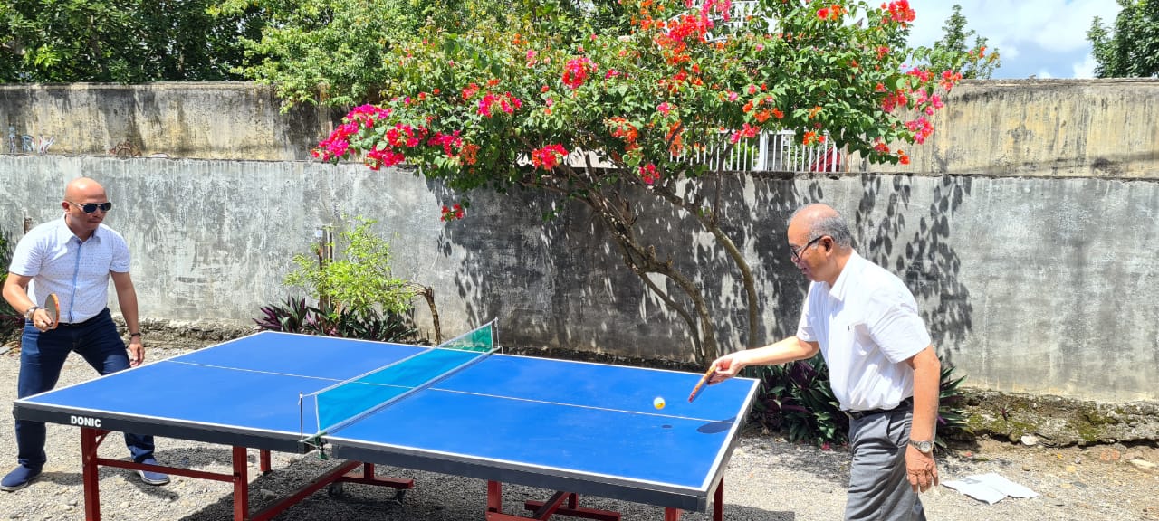 Pertanda Menanggi Pilkada, Paslon 1 Yusuf Santai Main Tenis Meja Dengan Pengacaranya