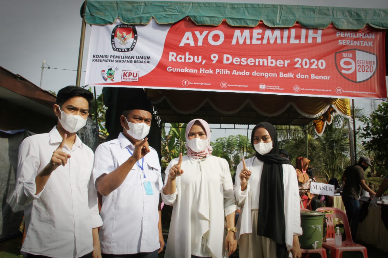 Darma Wijaya Naik Sepeda Motor ke TPS, Tinjau Gelaran di Beberapa Titik Pencoblosan