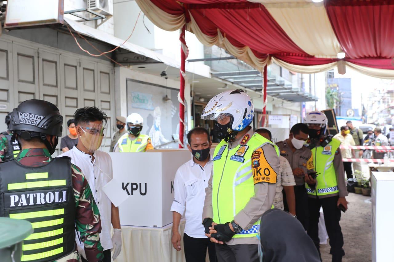 Jamin Kemanan Pelaksanaan Pilkada 2020, Kapolda Sumut dan Pangdam I/BB Tinjau Keamanan Sejumlah TPS di Medan.