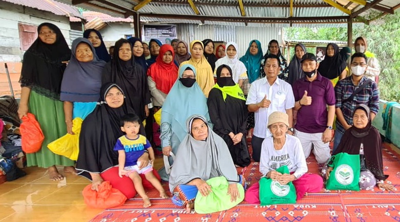 Notaris Muslim Indonesia Korwil Sumut Beri Bantuan Kepada Korban Banjir di Sei Deli