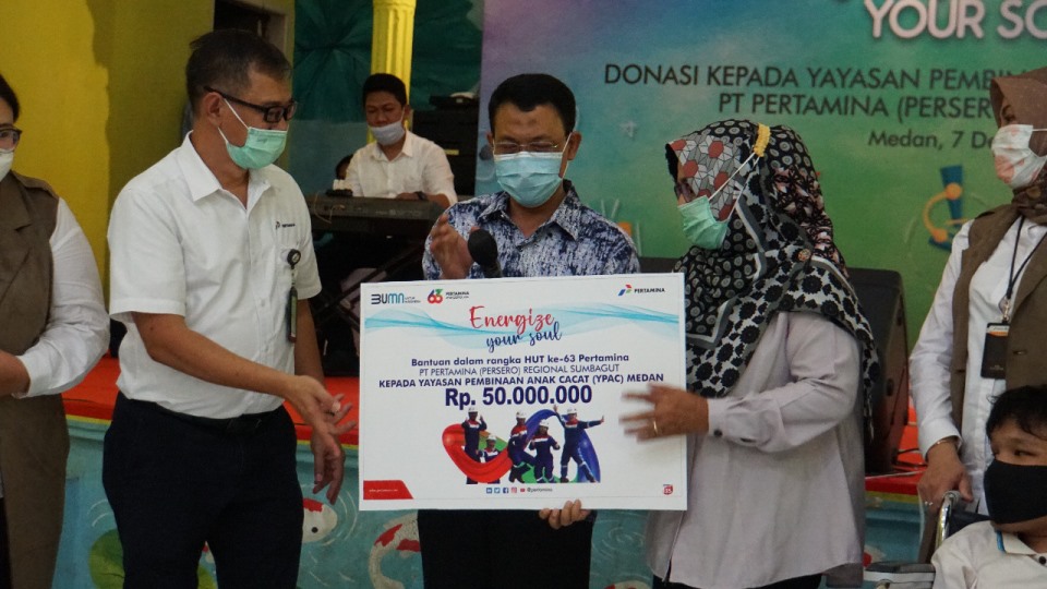 Sambut HUT ke-63, Pertamina Serahkan Bantuan untuk YPAC Medan