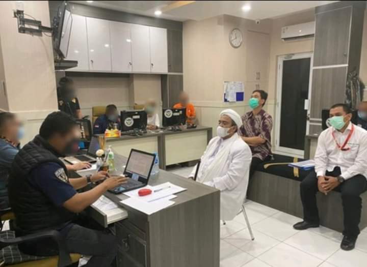 Kasus Kerumunan, HRS Resmi Ditahan