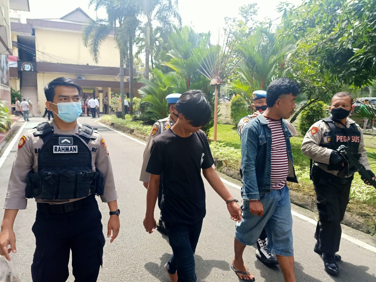2 Pria Coba Selundupkan Narkoba Melalui Nasi Bungkus Ditangkap Polisi
