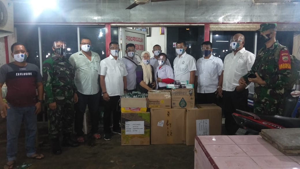 Terapkan Protokol Kesehatan Untuk Pedagang, DPP P4B Bagikan Masker dan Pelindung Wajah di Pasar Petisah
