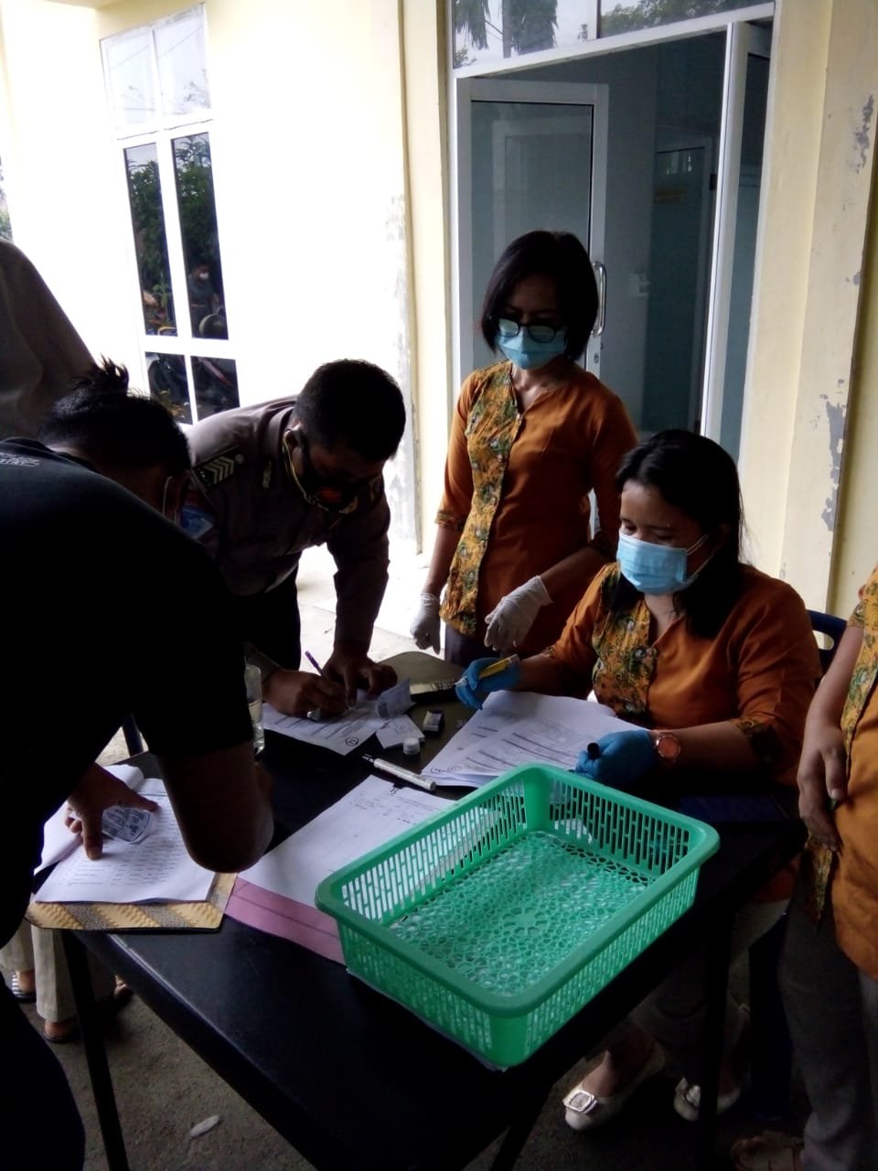 Pulang BKO, Personil Polresta Deli Serdang Jalani Tes Swab