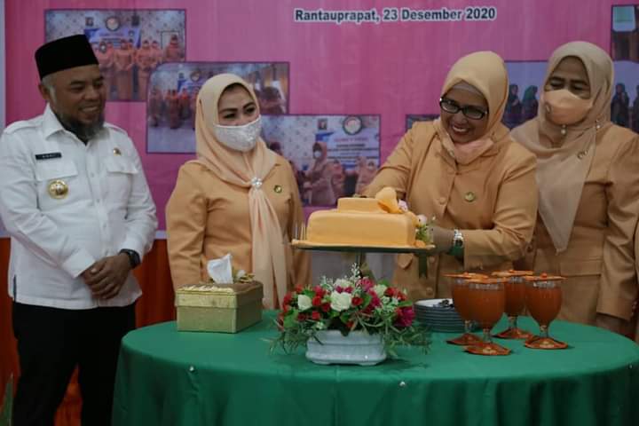 Bupati Labuhanbatu H.Andi Suhaimi Dalimunthe, ST.MT, hadir memeriahkan HUT Dharma Wanita