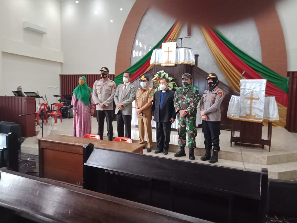 Patroli Bersama Skala Besar Tiga Pilar Kec Medan Amplas Sambangi Gereja Jamin Keamanan Natal