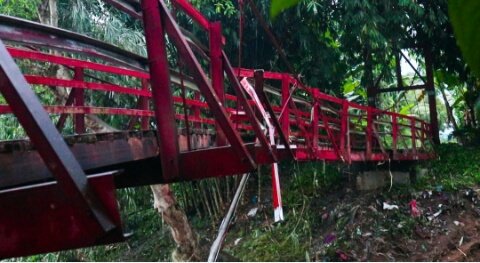 Aktifitas Warga Terganggu Gegara Pemerintah Setempat Diduga Abaikan Kondisi Jembatan di Desa Kelambir V Kampung Rusak Berat