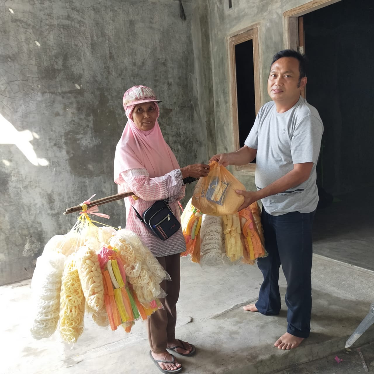 Bakopam Sumut Salurkan Bansos Tahap VII ke Pedagang Asongan