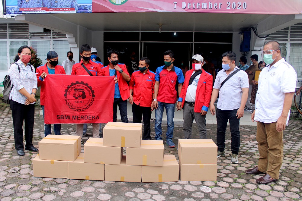 Satgas Penanganan Covid-19 Sumut Salurkan 3.000 Paket Sembako kepada Pekerja Terdampak