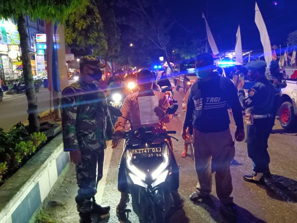 Petugas Patroli Pendisiplinan Protkes Tindak 144 Orang Secara Lisan dan Tertulis