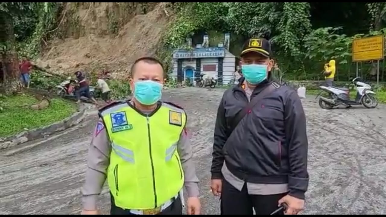 Material Longsor di Jalur Medan-Berastagi Sudah di Evakuasi, Kendaran Sudah Dapat Melintas