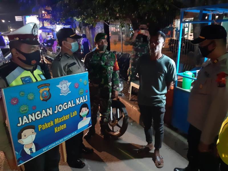 Petugas Gabungan Ops Yustisi Patroli di 7 Lokasi Cegah Covid-19