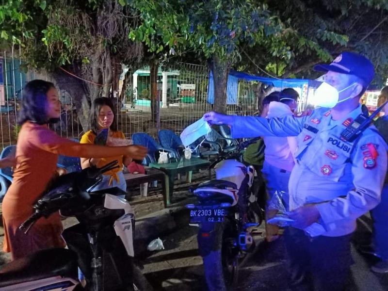 Petugas Patroli Gabungan Beri Teguran Tertulis kepada 25 Warga Langgar Protkes