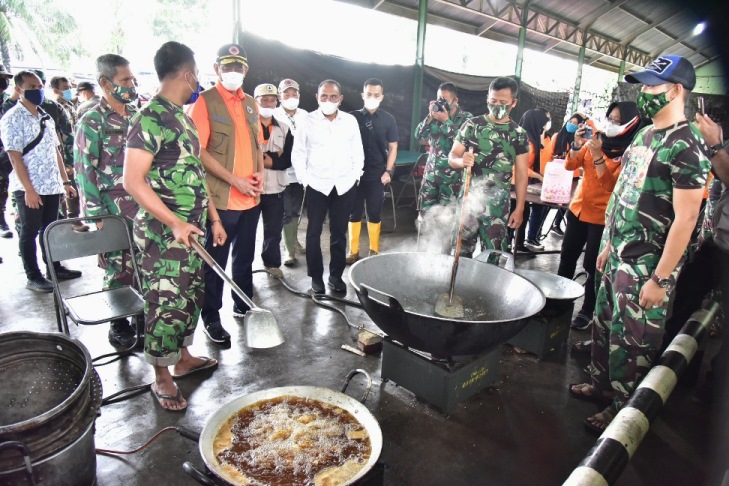 BNPB Tinjau De Flamboyan dan Pengungsi Korban Banjir