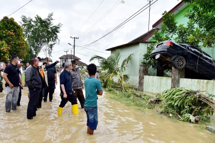 Gubernur Tinjau Lokasi Banjir di Medan - Deli Serdang, 5 Meninggal, 3 Hanyut